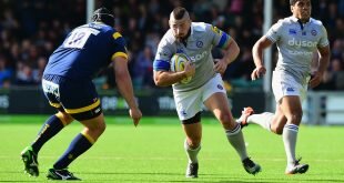 WORCESTER, ENGLAND - APRIL 15: Gareth Milasinovich of Worcester Warriors tackles Nathan Charles of Bath Rugby during the Aviva Premiership match between Worcester Warriors and Bath Rugby at Sixways Stadium on April 15, 2017 in Worcester, England. (Photo by Tony Marshall/Getty Images)
